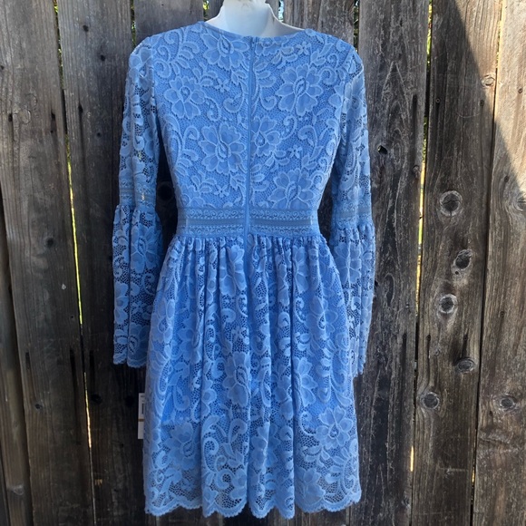 Sequin Hearts • blue lace flare sleeve dress - Picture 4 of 7
